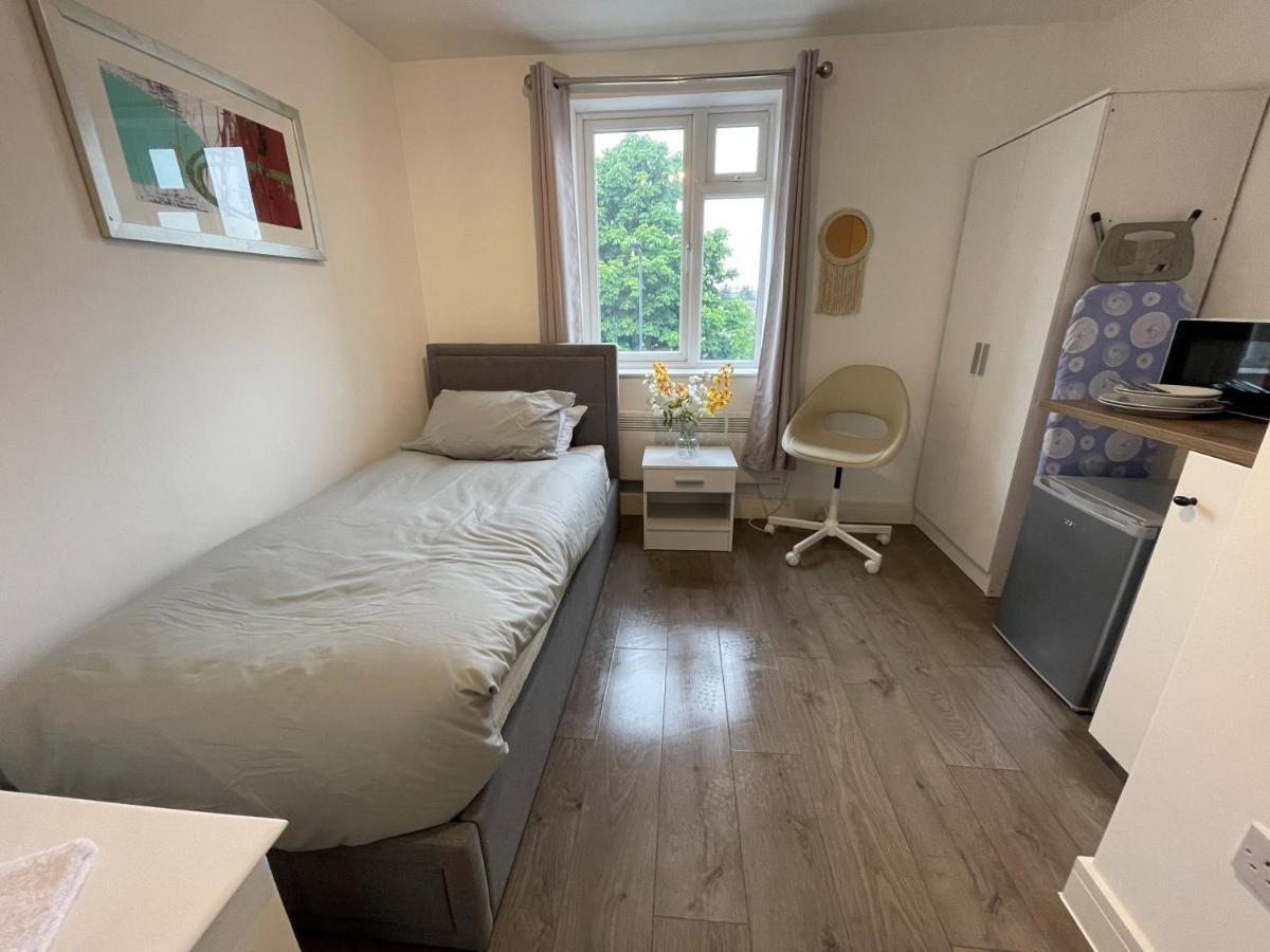Letzi Premium Cozy Retreat Private En-Suite Rooms, Wembley Λονδίνο Εξωτερικό φωτογραφία