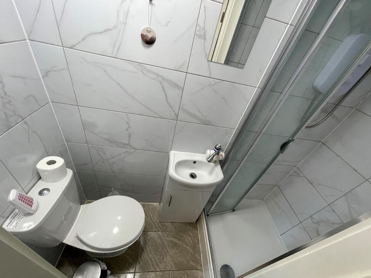 Letzi Premium Cozy Retreat Private En-Suite Rooms, Wembley Λονδίνο Εξωτερικό φωτογραφία