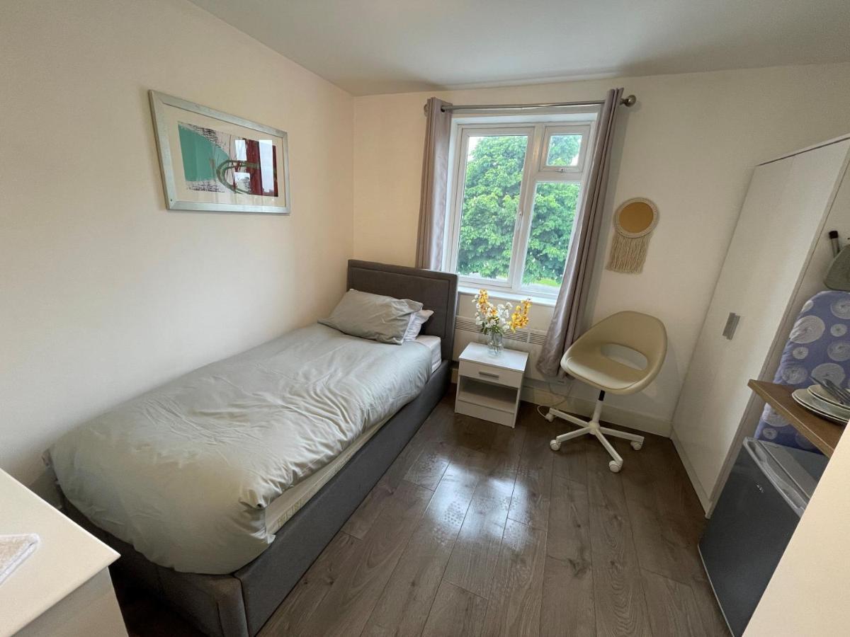 Letzi Premium Cozy Retreat Private En-Suite Rooms, Wembley Λονδίνο Εξωτερικό φωτογραφία