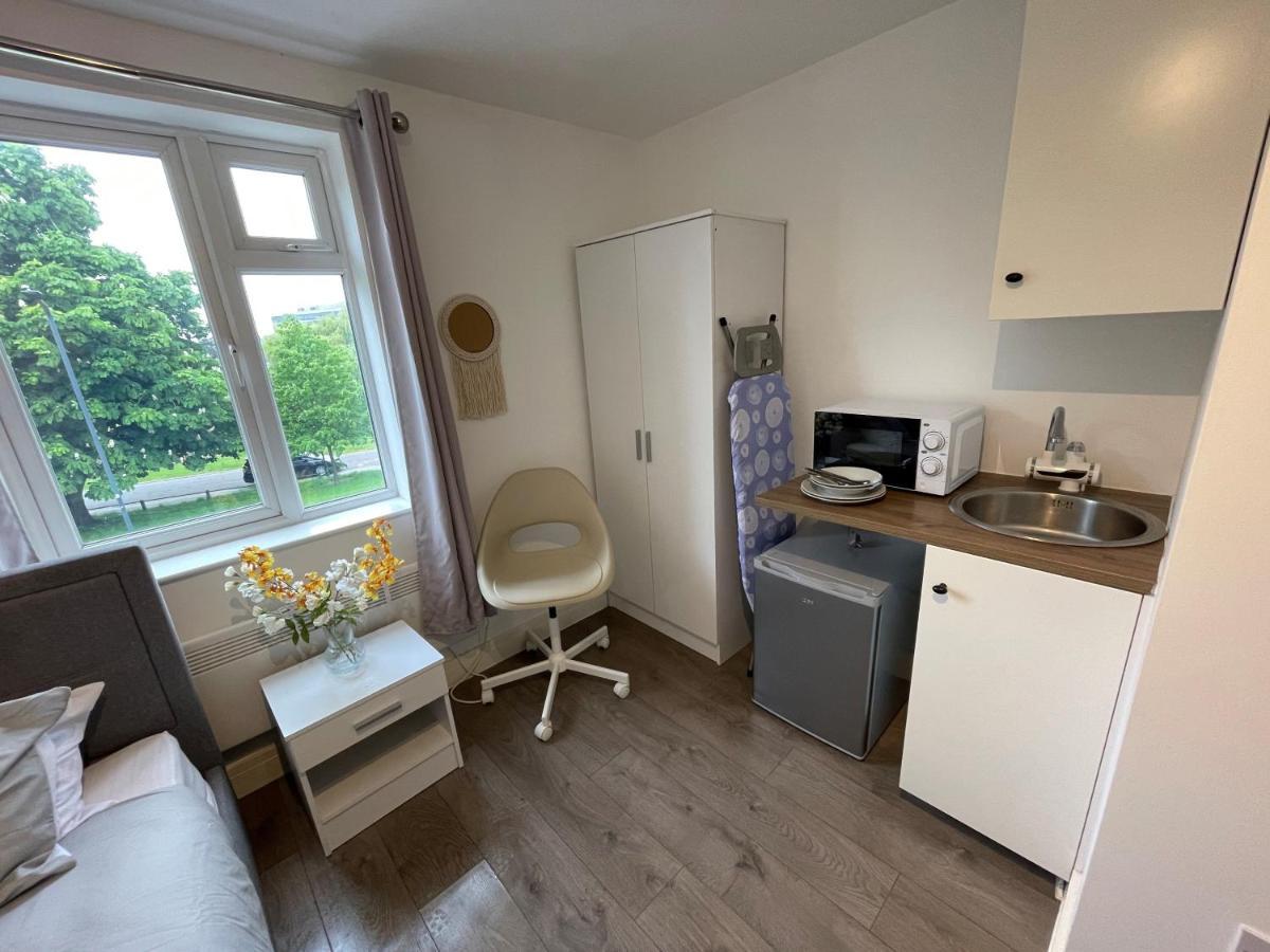 Letzi Premium Cozy Retreat Private En-Suite Rooms, Wembley Λονδίνο Εξωτερικό φωτογραφία
