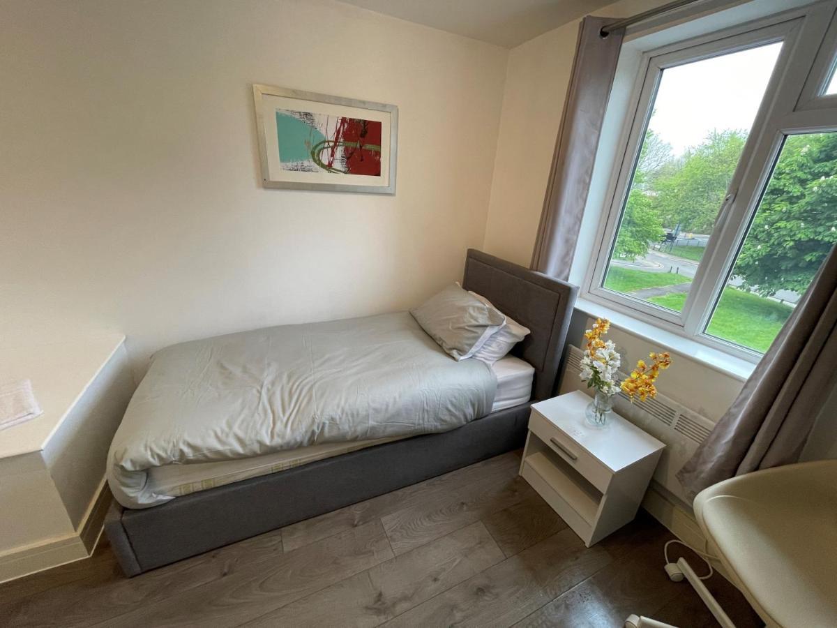 Letzi Premium Cozy Retreat Private En-Suite Rooms, Wembley Λονδίνο Εξωτερικό φωτογραφία