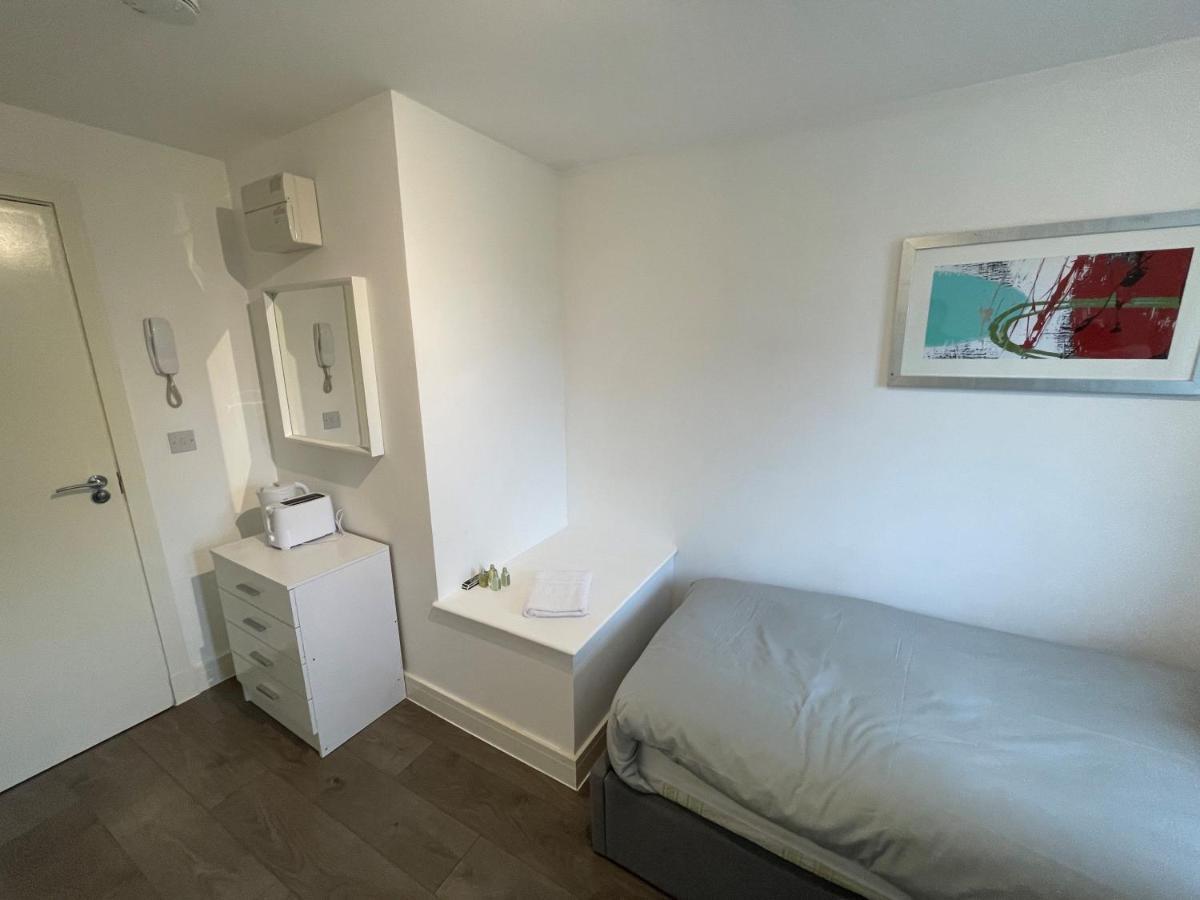 Letzi Premium Cozy Retreat Private En-Suite Rooms, Wembley Λονδίνο Εξωτερικό φωτογραφία