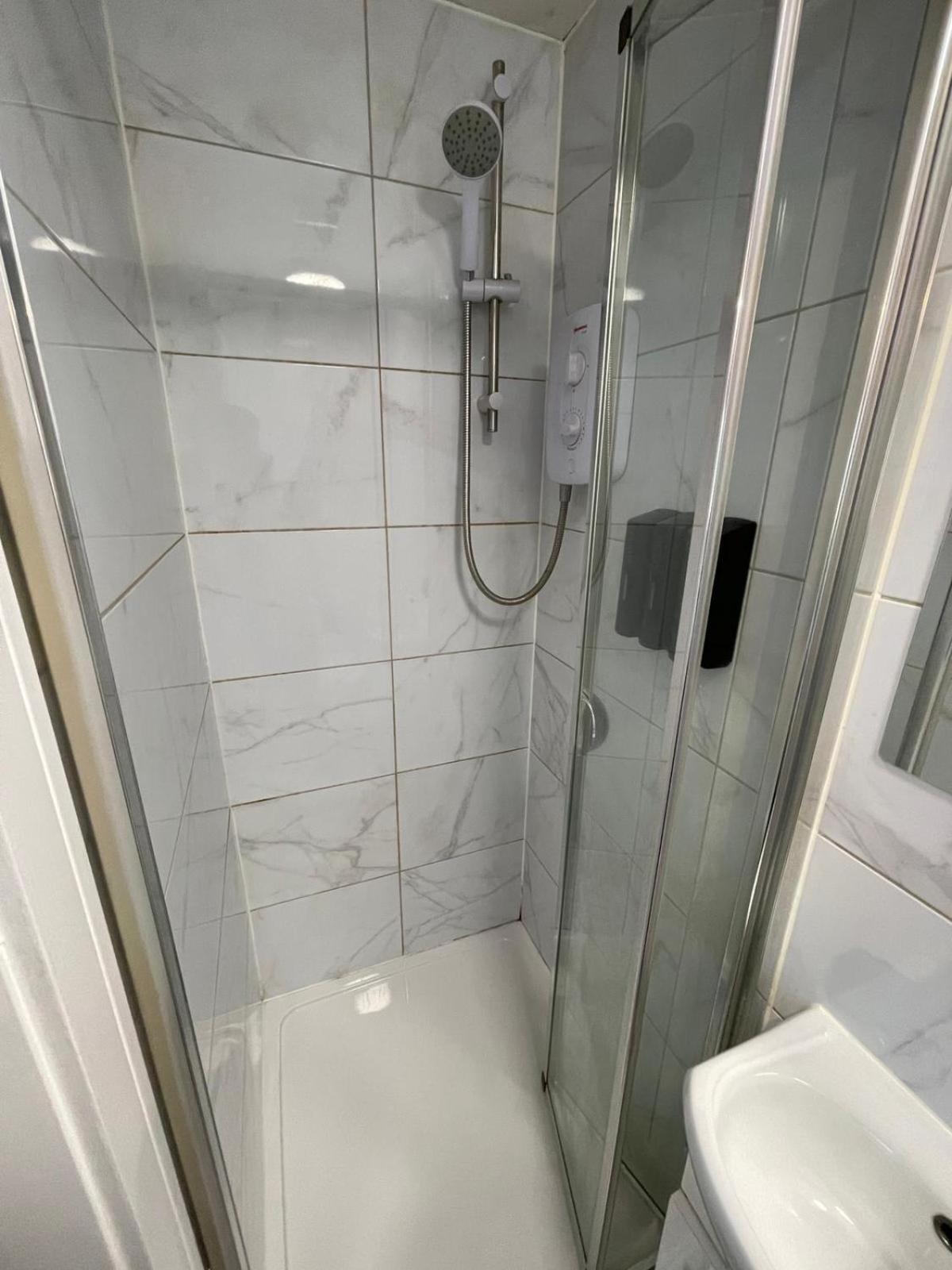 Letzi Premium Cozy Retreat Private En-Suite Rooms, Wembley Λονδίνο Εξωτερικό φωτογραφία
