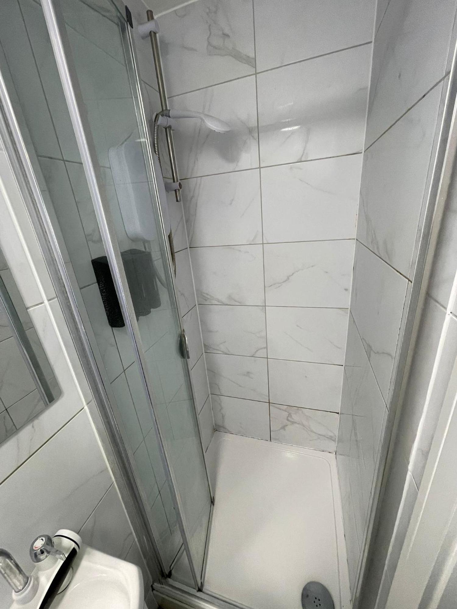 Letzi Premium Cozy Retreat Private En-Suite Rooms, Wembley Λονδίνο Εξωτερικό φωτογραφία