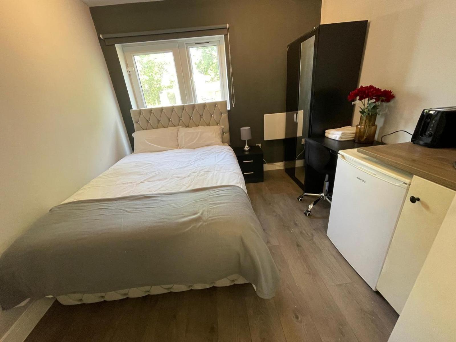 Letzi Premium Cozy Retreat Private En-Suite Rooms, Wembley Λονδίνο Εξωτερικό φωτογραφία