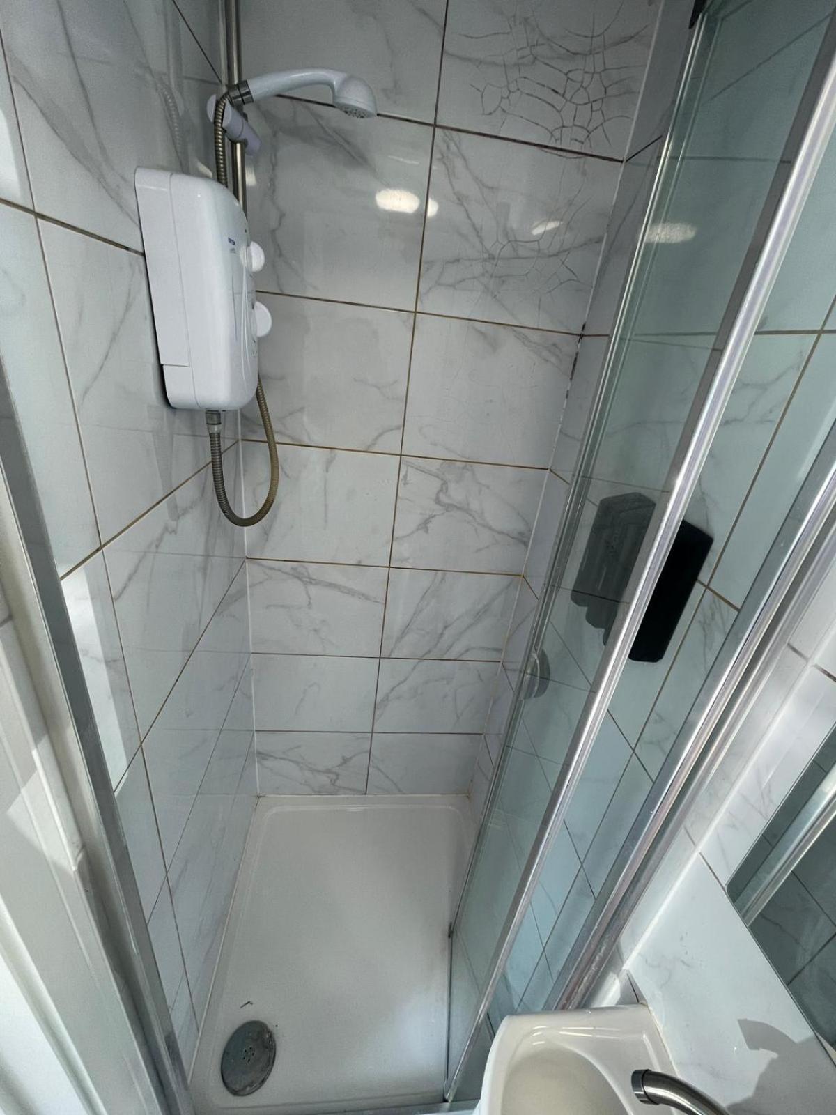 Letzi Premium Cozy Retreat Private En-Suite Rooms, Wembley Λονδίνο Εξωτερικό φωτογραφία