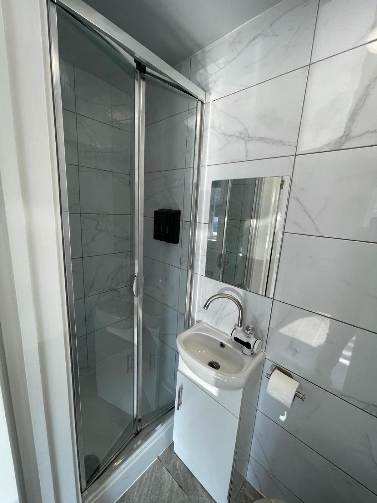 Letzi Premium Cozy Retreat Private En-Suite Rooms, Wembley Λονδίνο Εξωτερικό φωτογραφία