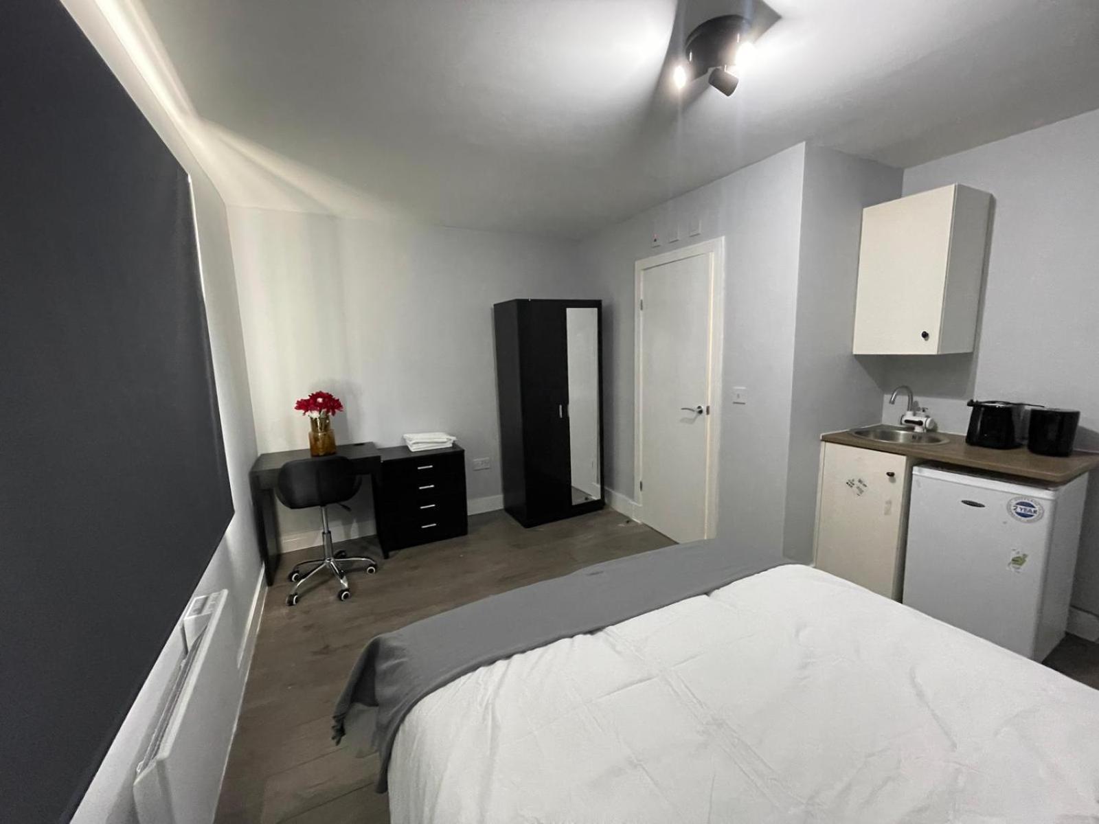 Letzi Premium Cozy Retreat Private En-Suite Rooms, Wembley Λονδίνο Εξωτερικό φωτογραφία