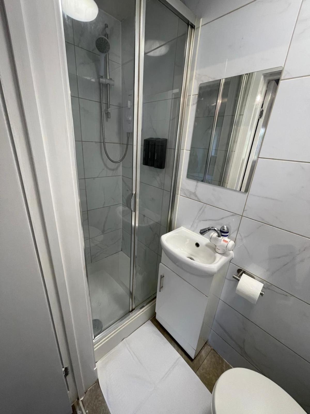 Letzi Premium Cozy Retreat Private En-Suite Rooms, Wembley Λονδίνο Εξωτερικό φωτογραφία