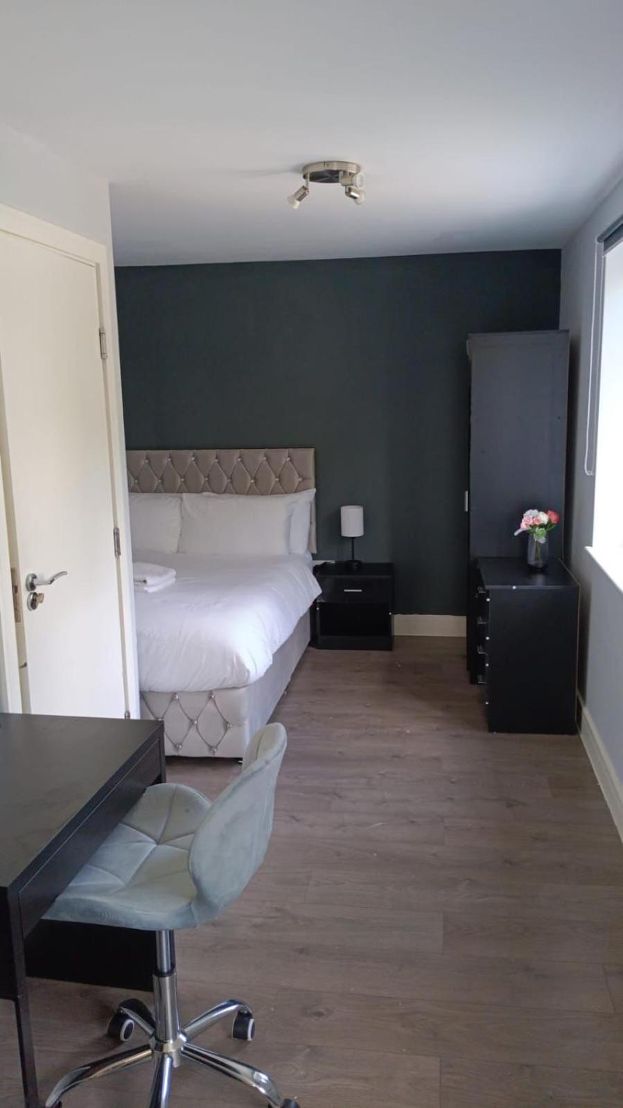 Letzi Premium Cozy Retreat Private En-Suite Rooms, Wembley Λονδίνο Εξωτερικό φωτογραφία